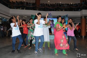 Oka Laila Kosam Movie Team at Vijayawada PVP Mall